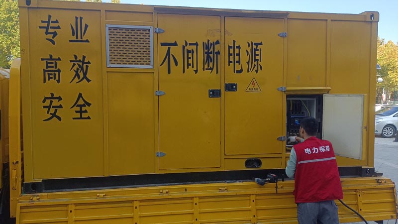平原柴油发电机组和UPS电源配合使用时，如何避免切换过程中的电力中断？